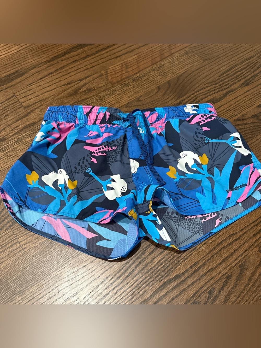 Patagonia Shorts Womens SMALL Blue Tropical Floral Stretch Planing, 2" Inseam